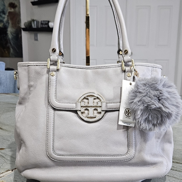 Tory Burch Amanda Light Gray Shoulder/Crossbody Bag - Picture 1 of 10